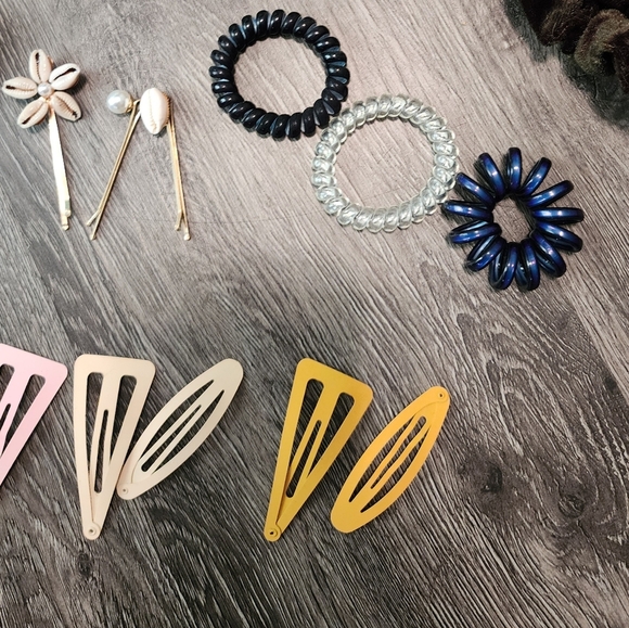 Hair Accessories - Picture 3 of 5